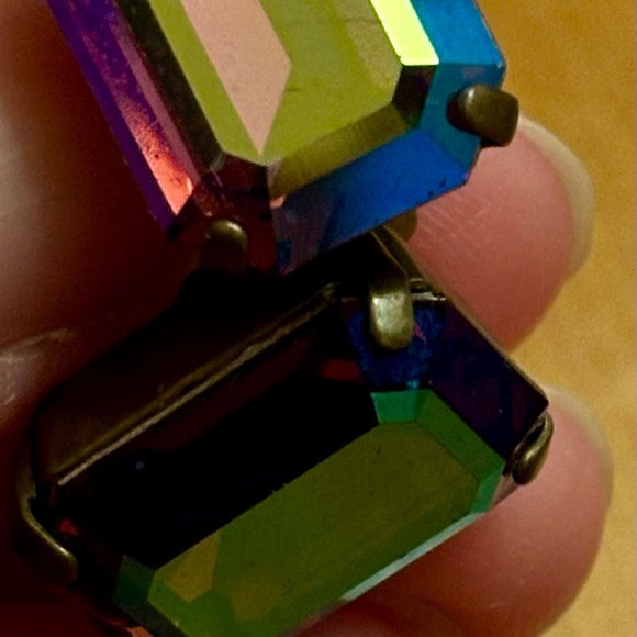 Sorrelli rectangular iridescent earrings - Picture 7 of 7